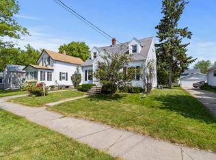 838 Broad St, Menasha, WI 54952