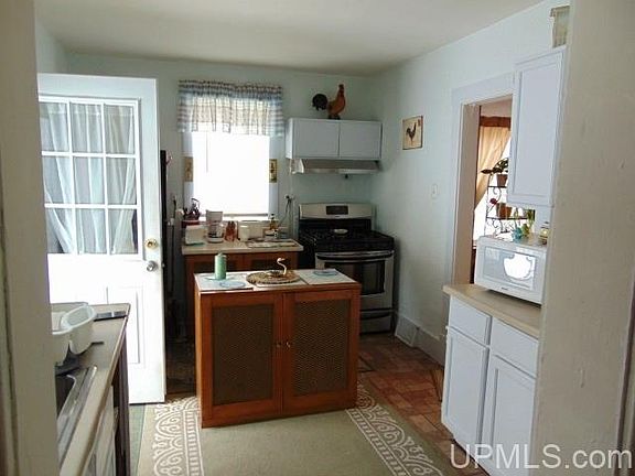 3rd image of 731 E D St