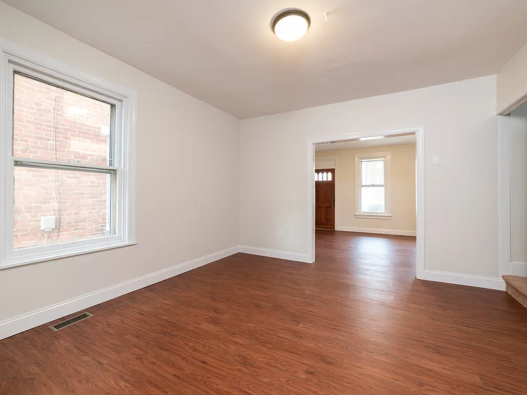 570 W Louther St — Photo 5