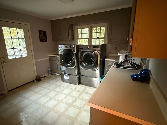 3rd image of 4673 Meadow Lane Dr