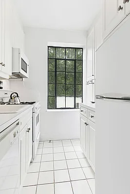 Rented by Compass | media 10