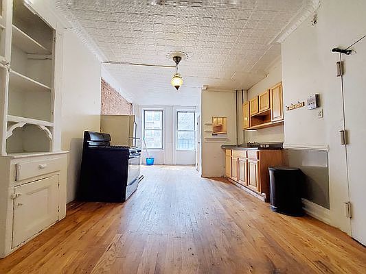 1st image of 318 Jefferson St APT 4r