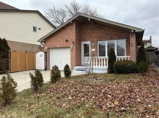 5 Twinoaks Cres, Hamilton, ON L8J 2E6