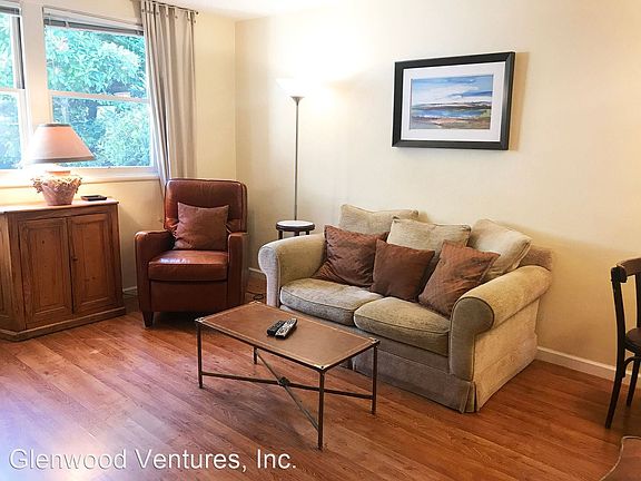 3rd image of 715 Live Oak Ave APT 3