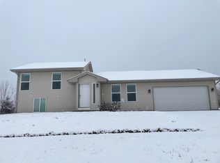 4648 Pagoda Dr, Loves Park, IL 61111