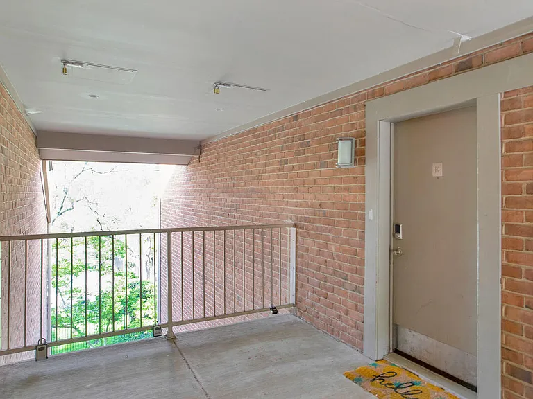 302 Hilltop Ln #K — Photo 4