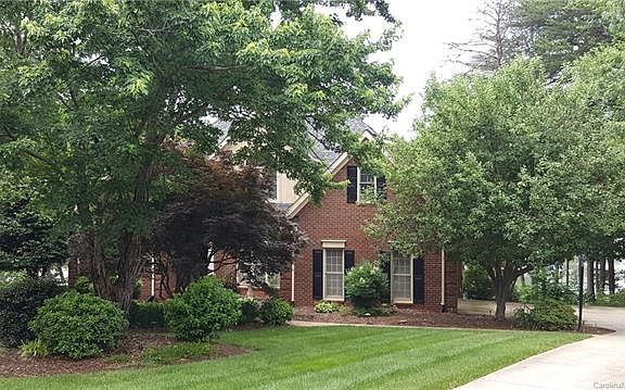 3rd image of 101 Emerald Dr