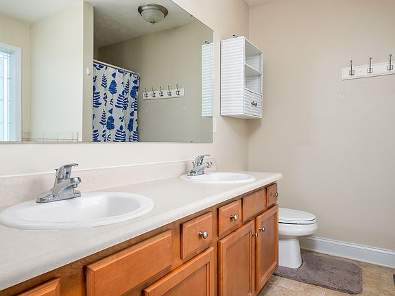 4th image of 528 Copper Creek Dr
