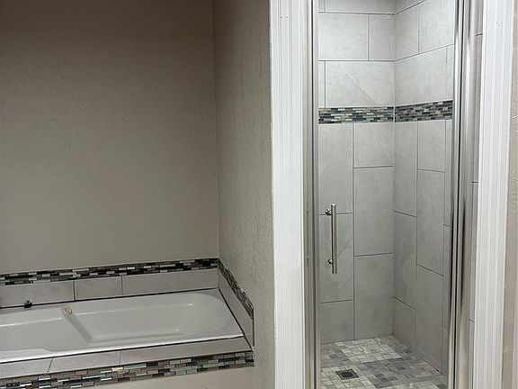 5th image of 5305 SE 85th St
