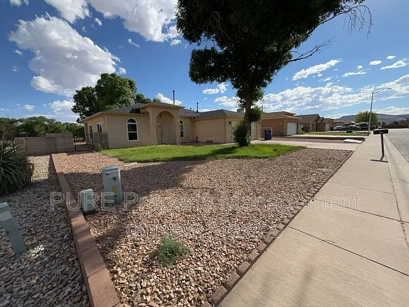 3 bed, 2.0 bath, 1612 sqft, $1,950 — Photo 2