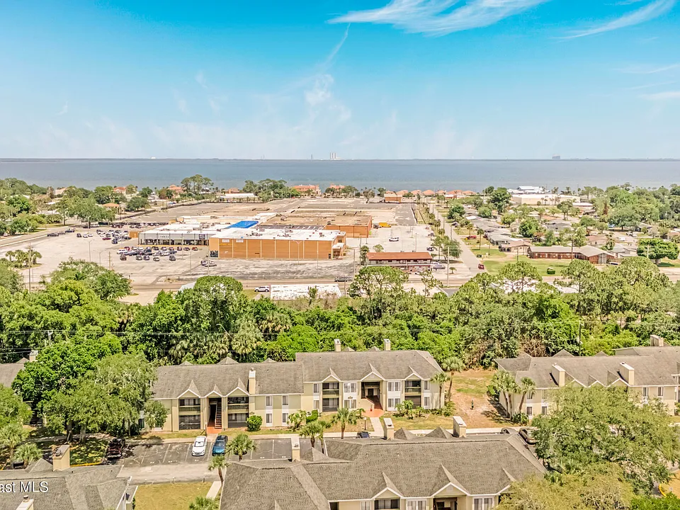 3550 Sable Palm Ln #N