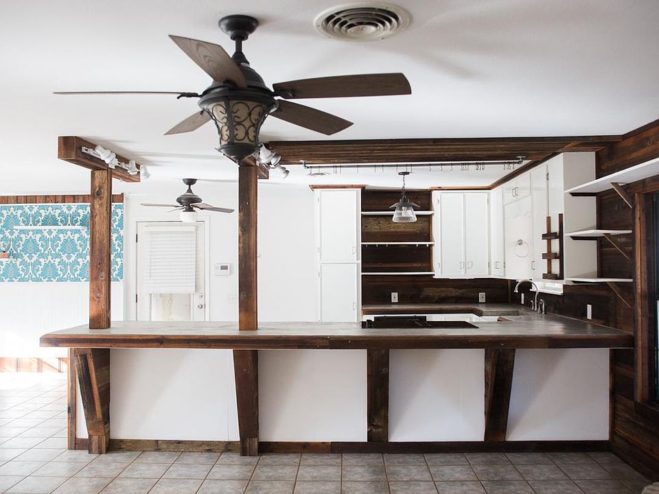 Kitchen & Bar