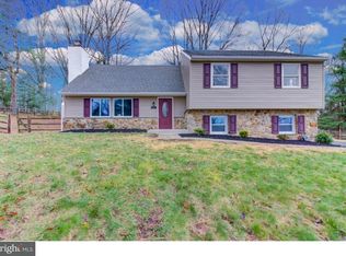 32 Beacon Dr W, Phoenixville, PA 19460