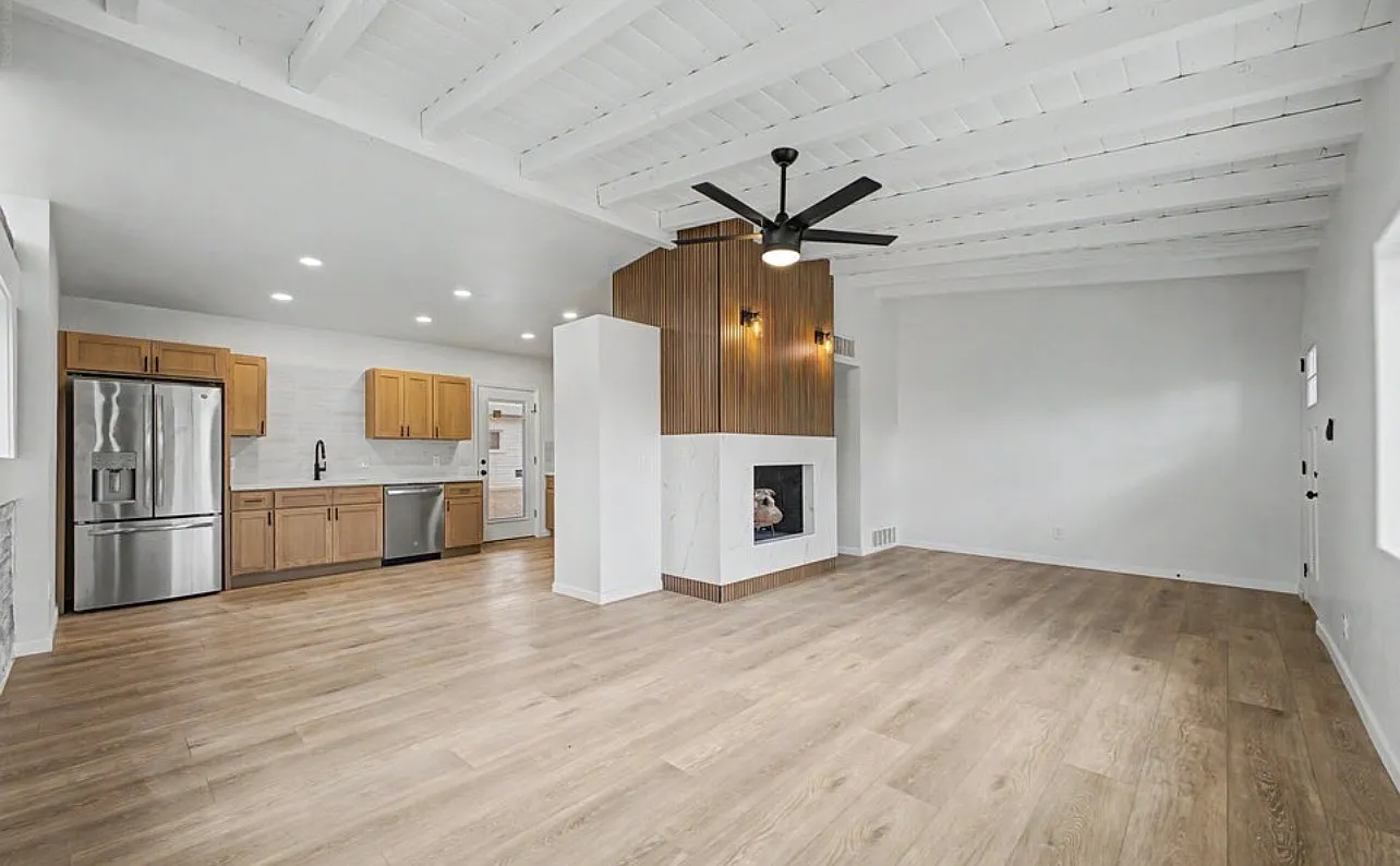 2 bed, 1013 sqft, $2,150 — Photo 3