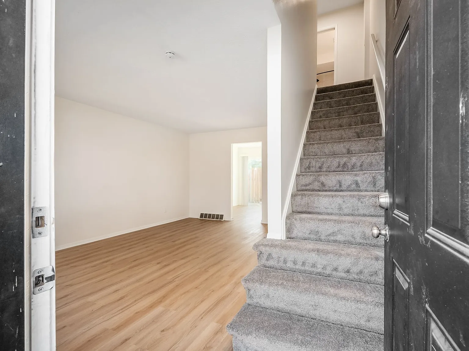 2 bed, 1.5 bath, $1,325 — Photo 2