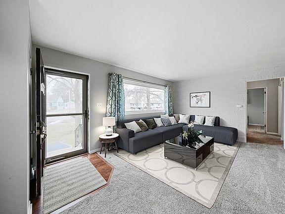 5th image of 2409 Union Ave
