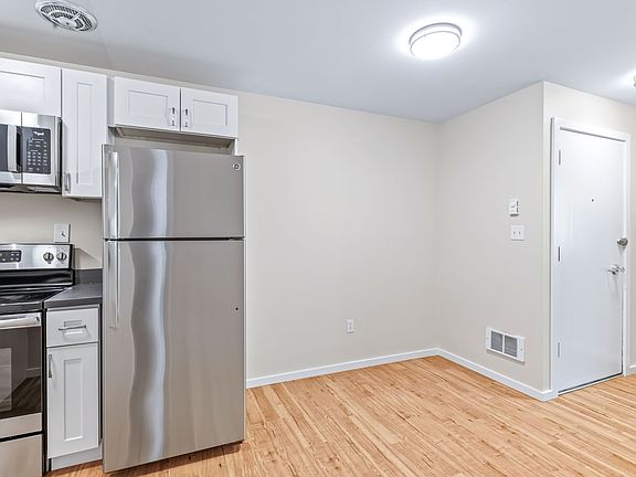 3rd image of 1000 E Aloha St APT 10