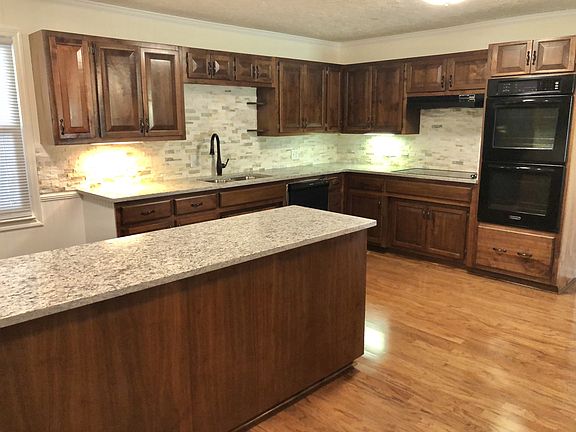 3rd image of 1210 Hill Lakes Ln