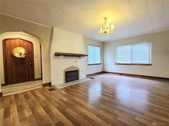 4th image of 276 E Melford Ave