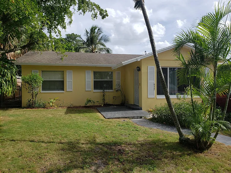 932 Sunset Rd — Photo 1