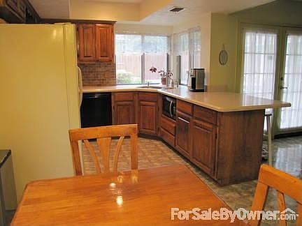 3rd image of 3104 Kingston Dr