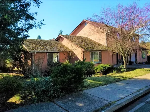 635 Johnson Ave, Cottage Grove, OR 97424
