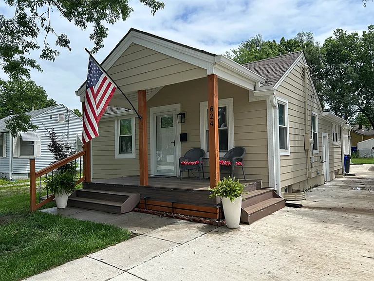 624 S Cherry St — Photo 1