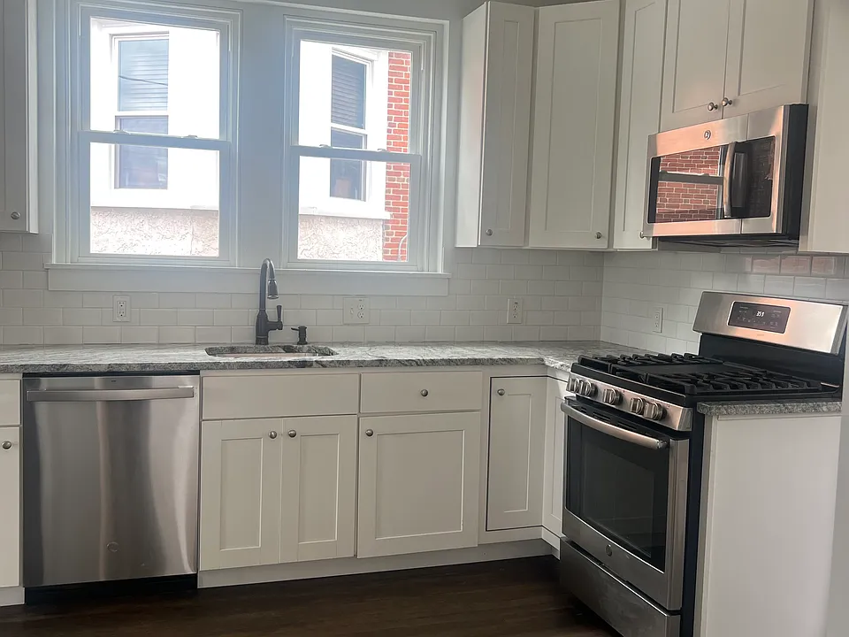 136 E 10th Ave