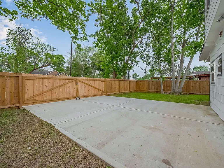 9005 Hilda St — Photo 16