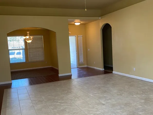 2334 S Beech Dr, Visalia, CA 93292