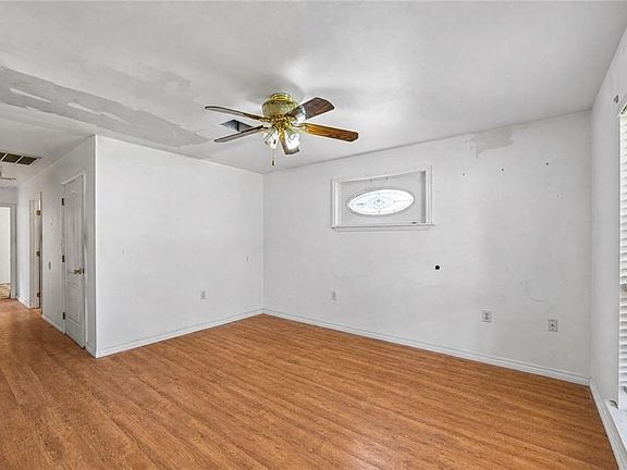 2nd image of 1045 Oak Ave