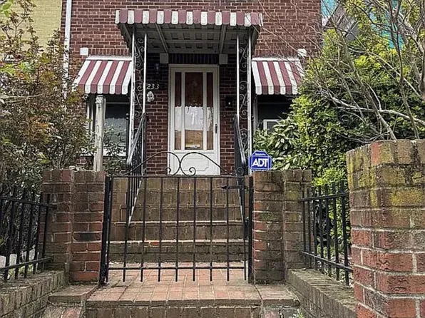 233 Cromwell Ter NE, Washington, DC 20002
