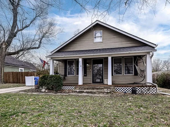 210 S Green St, Tonganoxie, KS 66086