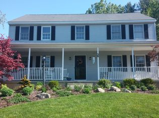 38 Voyage Dr, Glenmont, NY 12077