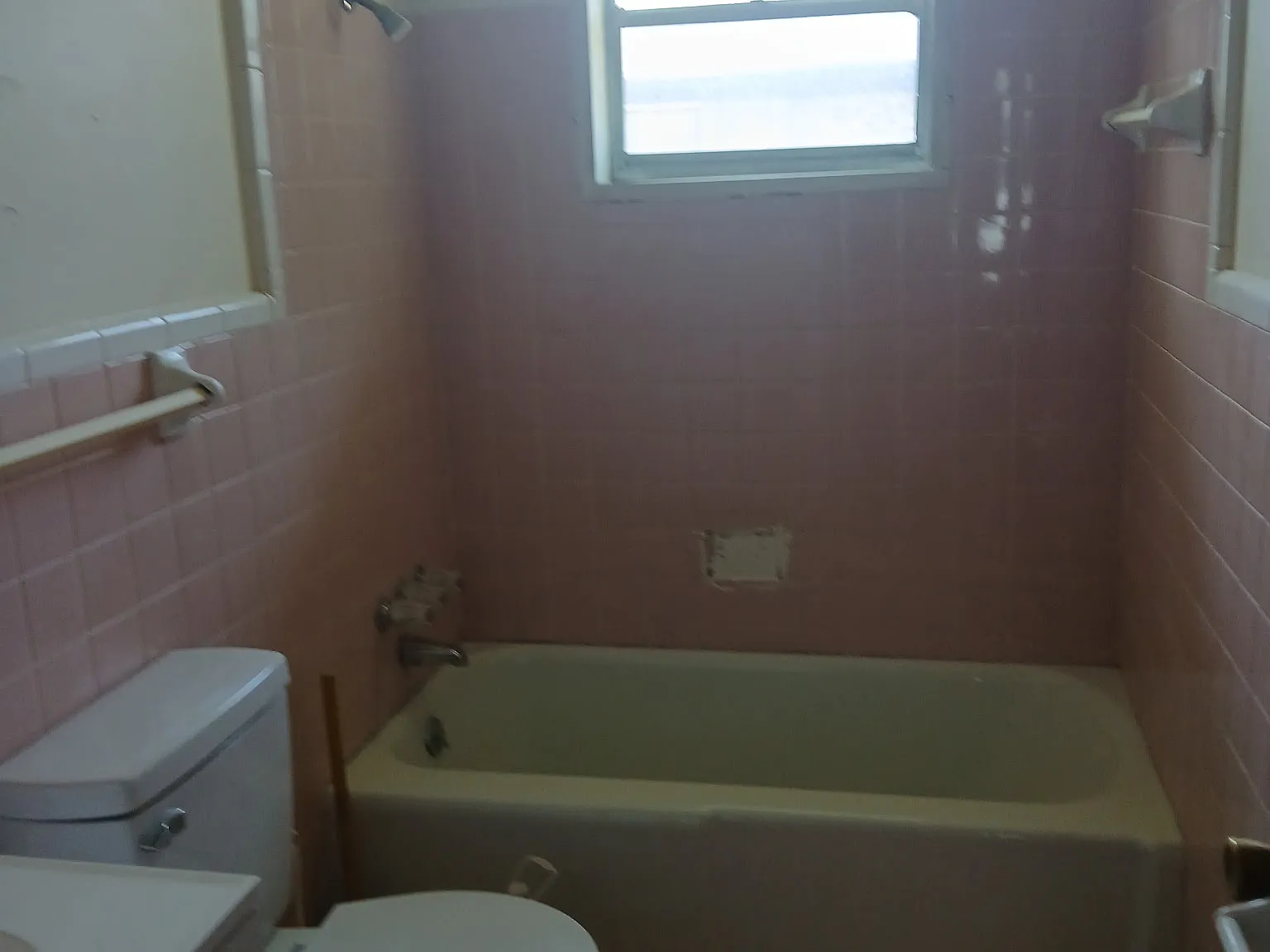 3 bed, 1400 sqft, $1,000 — Photo 2