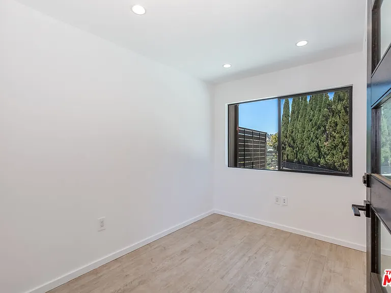 8012 Zeus Dr — Photo 28