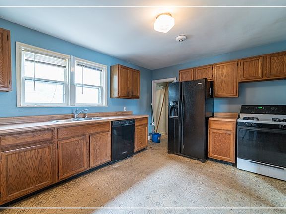 5th image of 810 N 1st Ave
