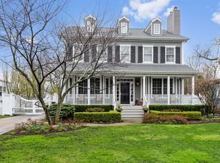 146 Bertling Ln, Winnetka, IL 60093