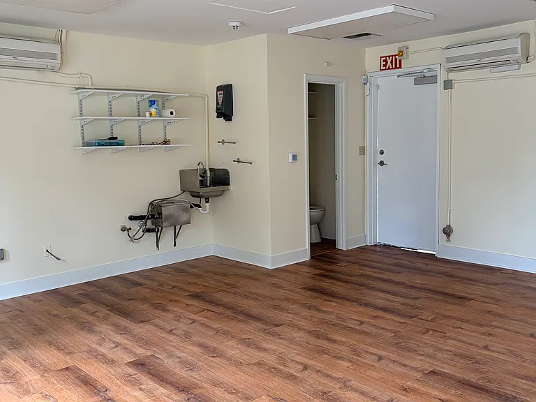 330 NE 102nd Ave — Photo 10