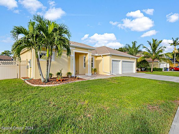 2nd image of 572 Glenbrook Cir