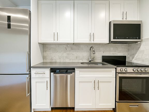 3rd image of 358 Henry St APT 1R