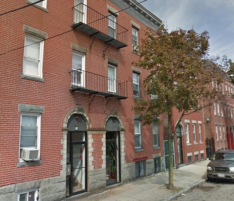 2nd image of 72 Frankfort St #4