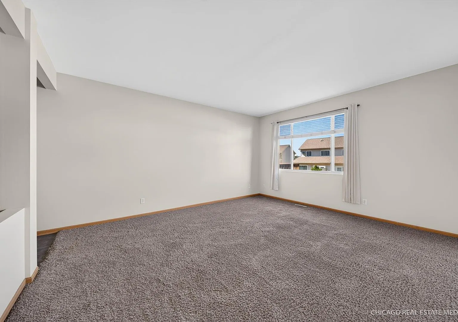 3 bed, 2.5 bath, 1872 sqft, $2,300 — Photo 4