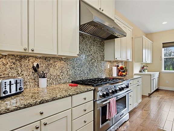 5th image of 21145 Yankee Valley Rd