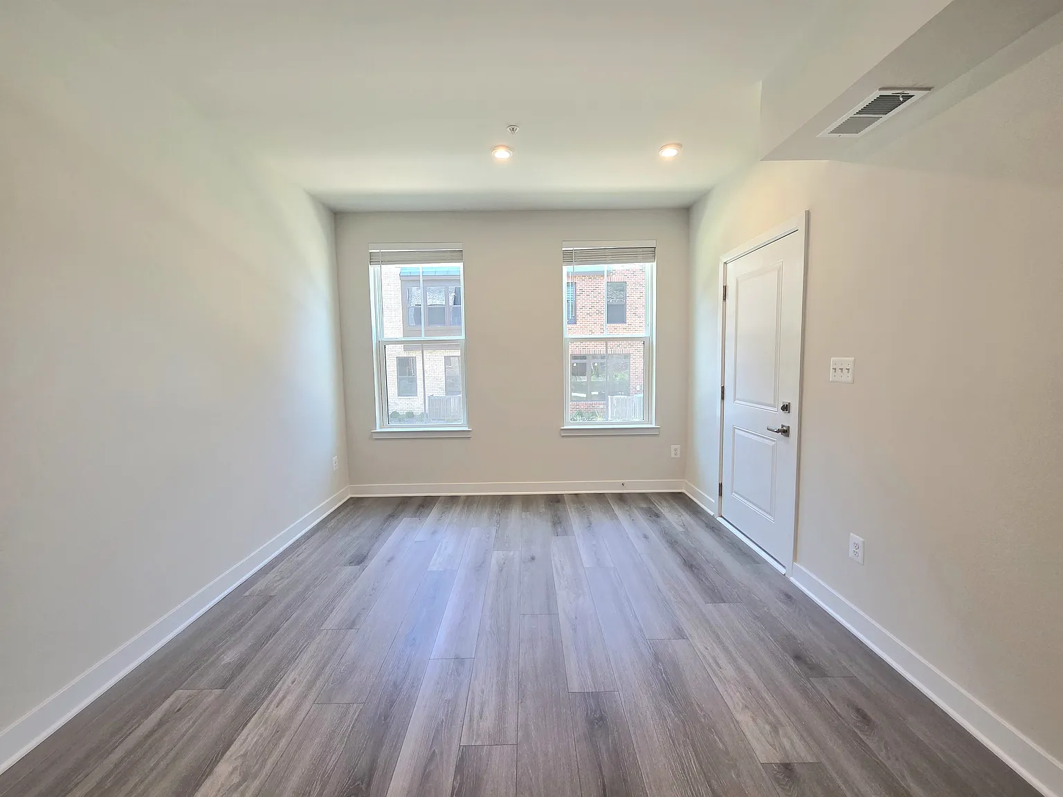 3 bed, 2.5 bath, 2132 sqft, $3,450 — Photo 4