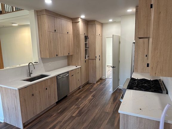 2nd image of 515 Bally Claire Ln