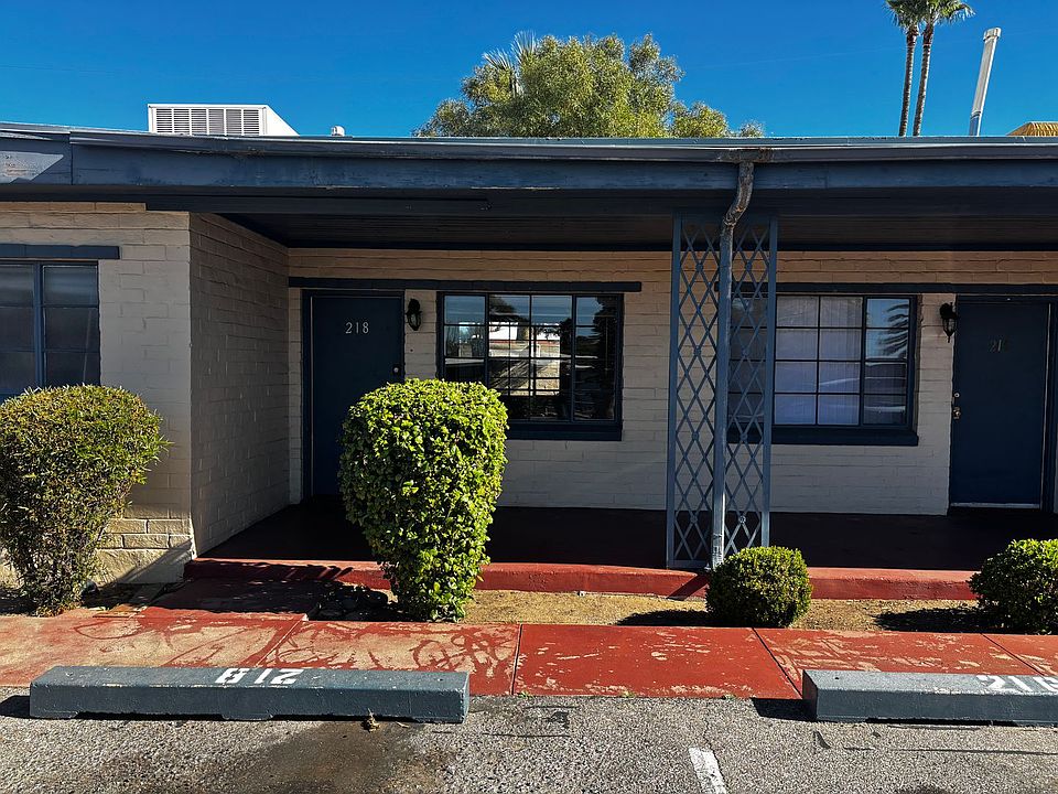 1st image of 202-226 N Alvernon Way #218
