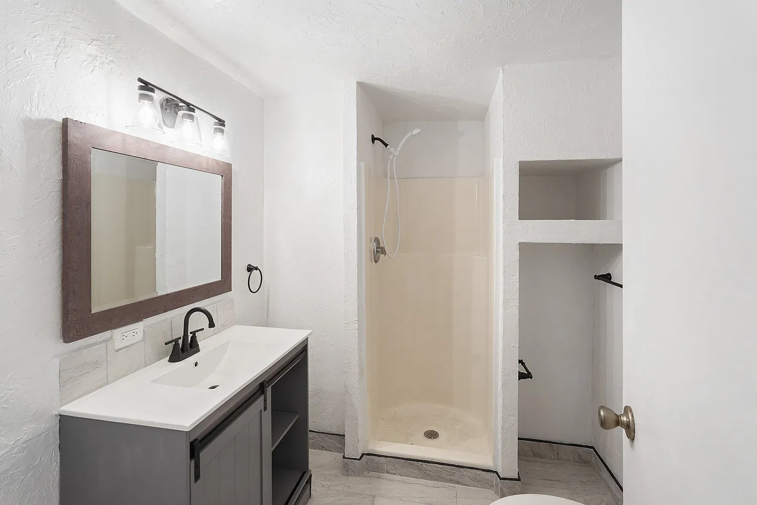 3 bed, 672 sqft, $1,250 — Photo 4