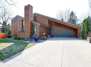 1307 Elm Cir N, Fargo, ND 58102