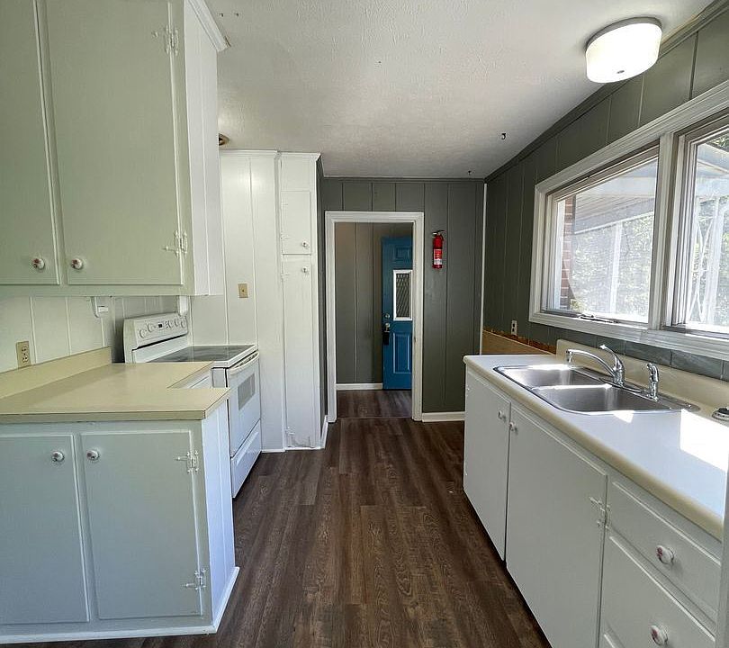 1st image of 207 Hickory Grove Blvd